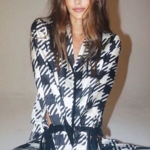 Beach Riot LEE ANN HOUNDSTOOTH Button front Top
Size XS